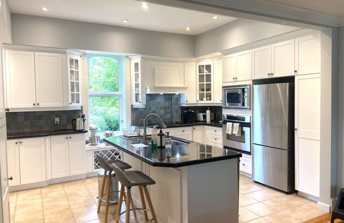 Mono House | Rustic Modern: 4-Acre Mono Heritage Estate Getaway!