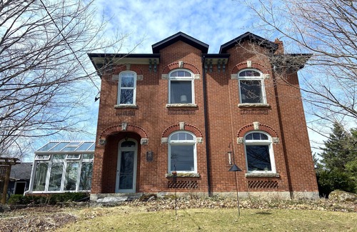 Mono House | Rustic Modern: 4-Acre Mono Heritage Estate Getaway!