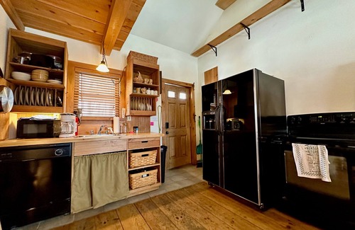 Bethel Cabin | Rustic Mountain View Cabin in Bethel, VT: A Tranquil Green Mountains Retreat