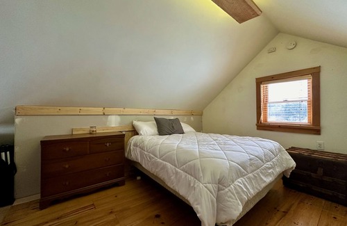 Bethel Cabin | Rustic Mountain View Cabin in Bethel, VT: A Tranquil Green Mountains Retreat