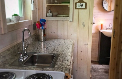 Newport Cabin | Rustic Mt. Farmer Cabin Retreat – Nature, Quiet, and Mountain View’s.