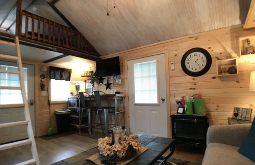 Peach Glen Cabin | Rustic Primitive Tiny House Cabin