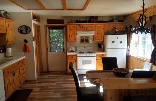 Big Bear City Cabin | Rustic, Quite Log Cabin, Perfect for Romantic Couples or Small Families!