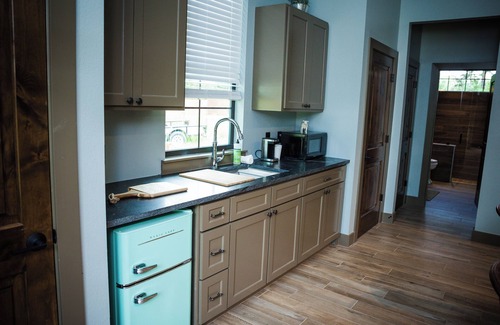 Willis Cabin | Rustic & refined Pine Hill Lodge- 8 acres w/lagoon pool, 5 bedrooms, 5500 sq ft