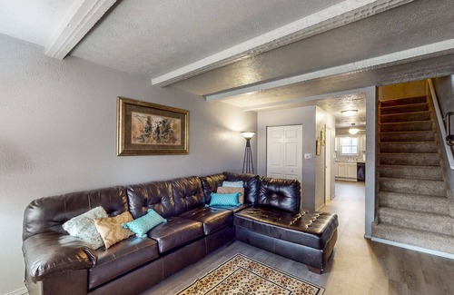 Simonton Lake House | Rustic Retreat Near Lake w/ Well-Equipped Kitchen