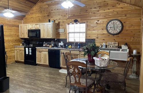 Flint Creek Cabin | Rustic River cabin- located near the Illinois river!