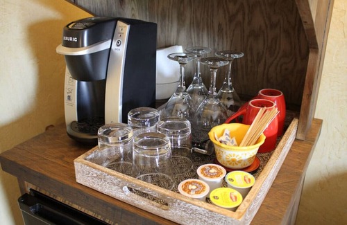 Berlin Apartment | Rustic Suite · Romantic Getaway on Main Street - Rustic Suite