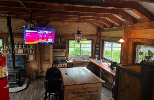 St. Johnsbury Cabin | Rustic Vermont Mountain Lodge Retreat/Fall & Winter Exclusive