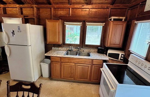 Herron House | Rustic View Cabin sits on a 2.5 acres on beautiful Hubbard Lake.