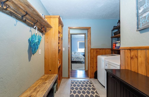 Charlo House | Rustically charming 4-bedroom house with WiFi and AC in Charlo