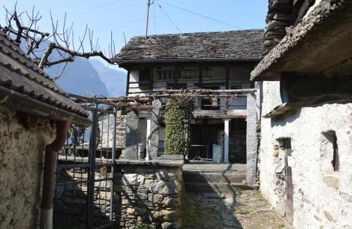 Maggia House | Rustico Pult