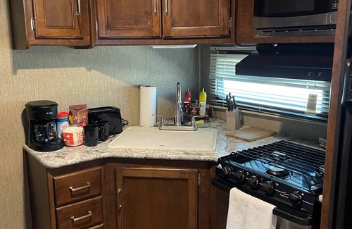 Fortuna Foothills House | RV in foothills located near stores. Smoking area with fire pit provided.