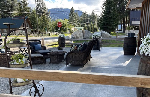 Okanagan-Similkameen RV Rental | RV parking Full Hook up at Lodestone Motel