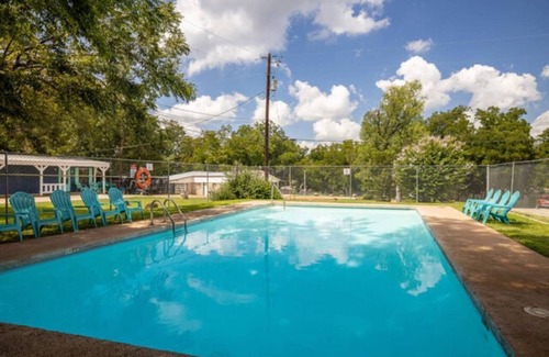 Burnet RV Rental | RV Site - Pull Through 33