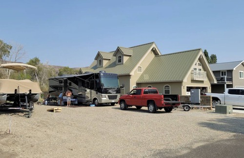 Sunland Estates RV Rental | RV spot on the River Unit A -minutes from Gorge concerts