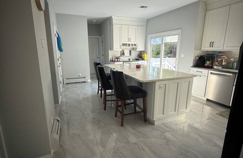 Seaford House | Ryder’s Cup Special! Spacious 4-bedrooms, 3 BR, 8 min walk to LIRR & shuttle!