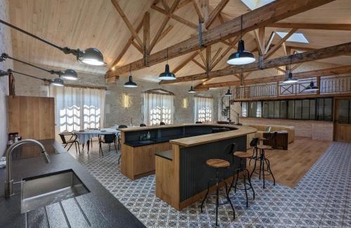 Gondeville Apartment | Séjour de luxe au cœur de Mainxe, avec truffe et cours de cuisine, idéal pour 4 couples - FR-1-653-235