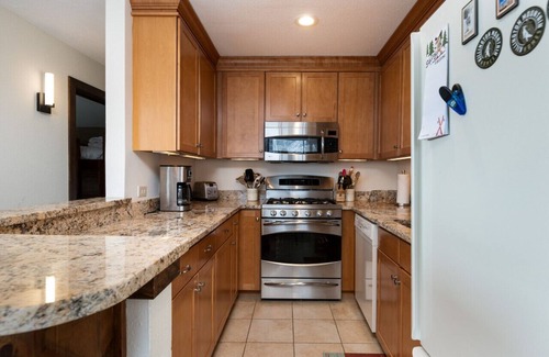 Central Vermont- Killington Apartment | S`Mookie- Pool, Hot tub, Fireplace, Hiking!