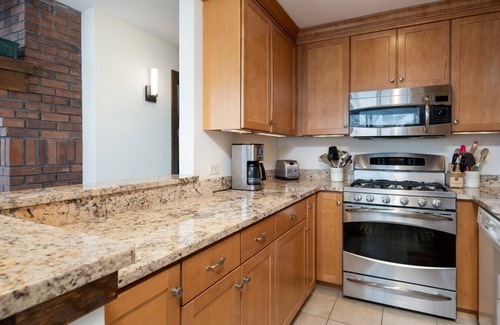 Central Vermont- Killington Apartment | S`Mookie- Pool, Hot tub, Fireplace, Hiking!