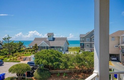 Village of Stump Sound House | S. Permuda Wynd 100 | Sleeps 10 | Community Pool | Elevator