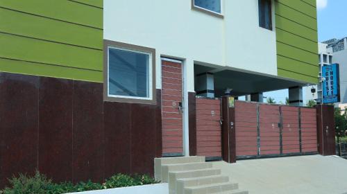 Siruseri Bed & Breakfast | S R Guest House