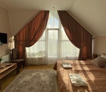 Skhidnytsya House | S'Vitt