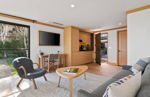 Eastern Malibu Apartment | SA Beach Suites #6 - The Perfect Sandy 2 Bed Suite on Carbon Beach