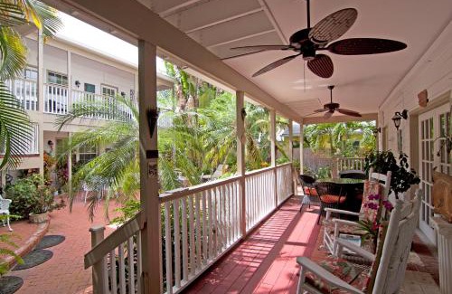 Parrot Cove Bed & Breakfast | Sabal Palm House Bed and Breakfast