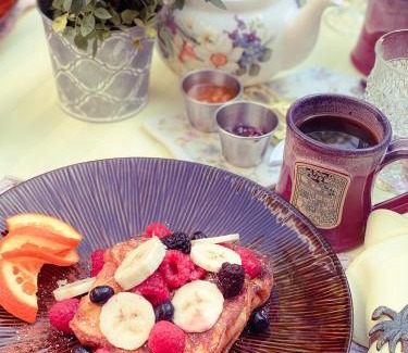 Parrot Cove Bed & Breakfast | Sabal Palm House Bed and Breakfast