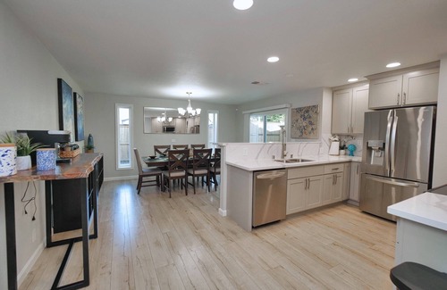 Sacramento House | Sacramento 4 Bedroom Family Home with Pool + Fire Pit