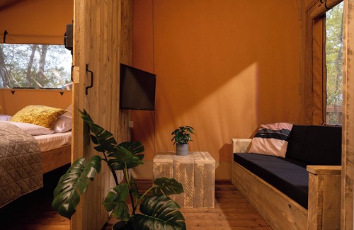 Zuna Resort | Safari tent 'the bartenter' with private sanitary facilities | 5 pers.