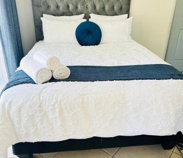Kempton Park House | Safaya Inn