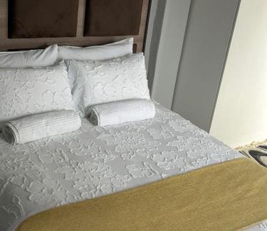 Kempton Park House | Safaya Inn