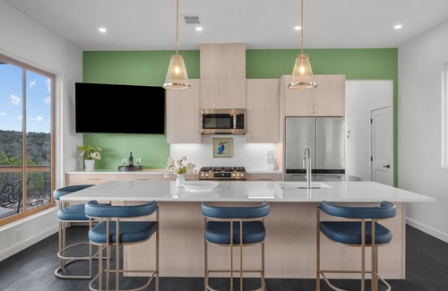 Fredericksburg House | Sage Rock, a beautiful guesthouse in the heart of Fredericksburg wine country.