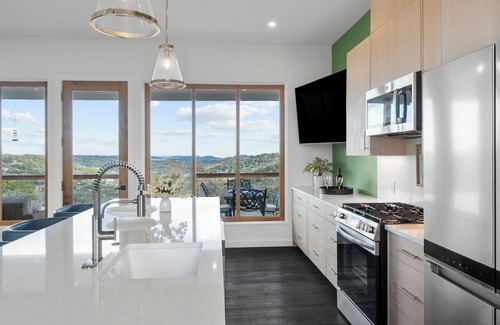 Fredericksburg House | Sage Rock, a beautiful guesthouse in the heart of Fredericksburg wine country.