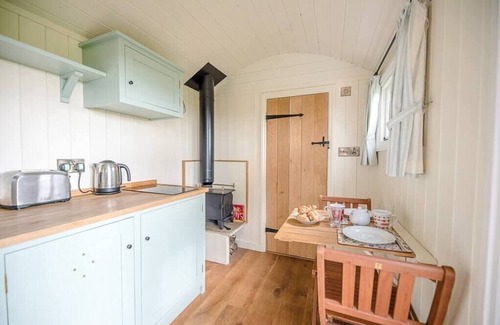 Framlingham Apartment | Sage Shepherds Hut at Boundary Farm, Framlingham