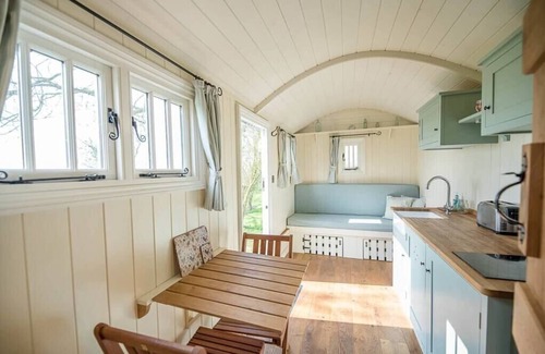 Framlingham Apartment | Sage Shepherds Hut at Boundary Farm, Framlingham