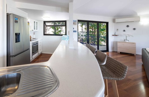 Airlie Beach House | 'Sail Away' Airlie Beach house with Marina Views (Pet Friendly on application)