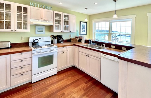 Boothbay Harbor Apartment | Sail Loft - Upscale Oceanfront on a Pier! Downtown Boothbay Harbor!