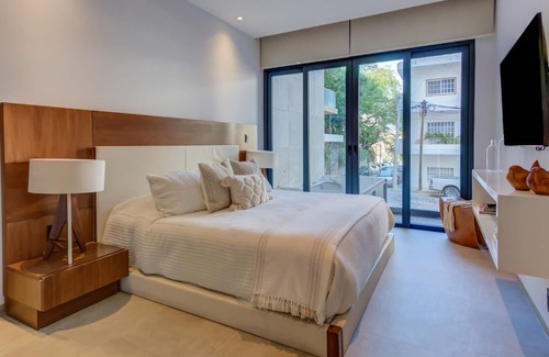Romantic Zone Apartment | SailView 801 Romantic Zone Rooftop Pool Ocean Views