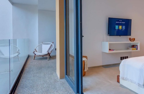 Romantic Zone Apartment | SailView 801 Romantic Zone Rooftop Pool Ocean Views