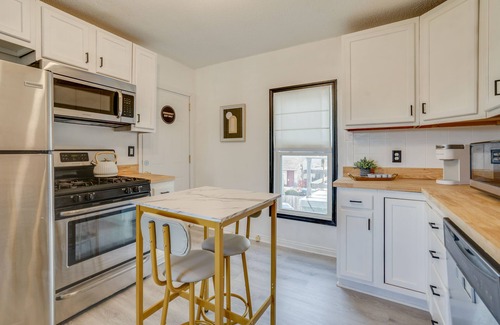 Summit - University Apartment | Saint Paul Getaway ~ 2 Mi to Allianz Field!
