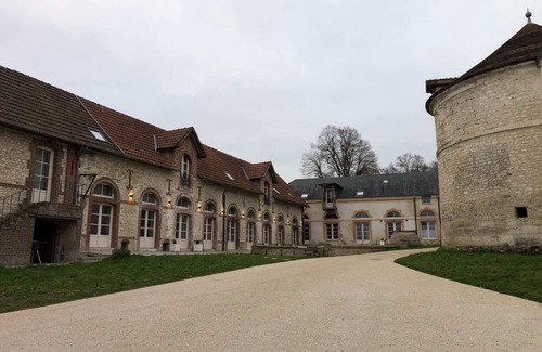 Tosny Apartment | Saint Sulpice - Three Bedroom Apartment, Sleeps 7