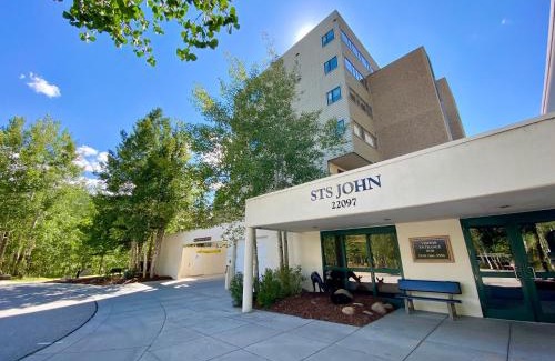 Keystone House | Saints John 2526 by SummitCove Lodging