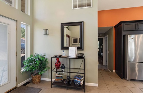 White Lake House | SALE from $300/nt! HUGE Lake & Yard! FREE Kayaks & Peddle Boats, Sandy Beach!