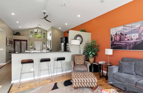 White Lake House | SALE from $300/nt! HUGE Lake & Yard! FREE Kayaks & Peddle Boats, Sandy Beach!