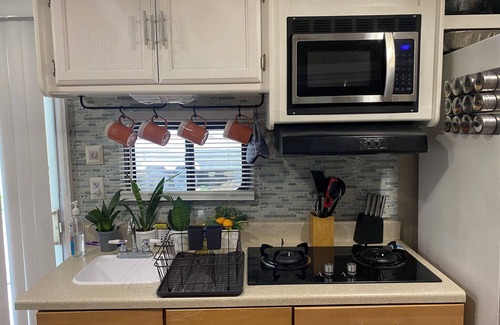 Candler House | SalemOasis Glamping RVnear Silver Spring State Park