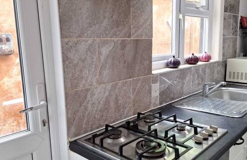 Luton Apartment | Salisbury House - Huku Kwetu (Luton)