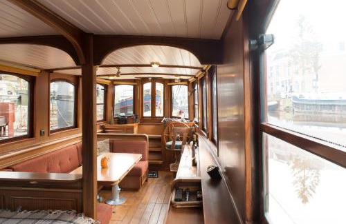 Groningen Boat Rental | Salonboot de Wending