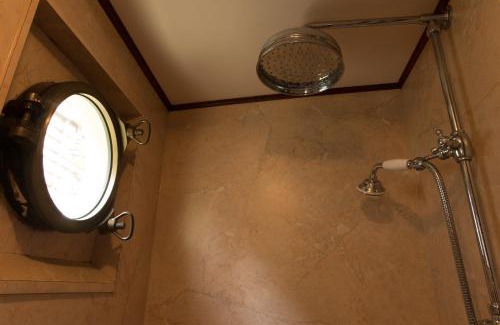 Groningen Boat Rental | Salonboot de Wending